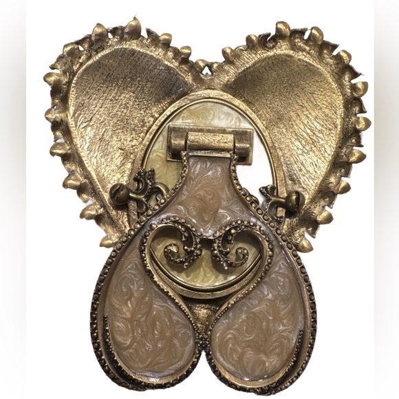 JAY STRONGWATER GOLDEN HEART ENAMEL & SWAROVSKI CRYSTALS FRAME
NEW
5045 - Picture 2 of 3